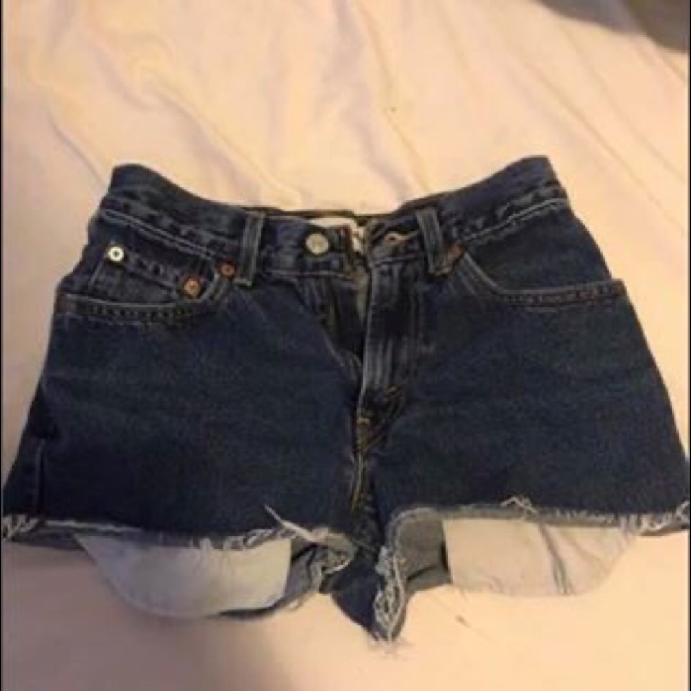 Aritzia Levi’s shorts